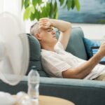 Letné horúčavy môžu byť nebezpečné. Zistite, ako sa pred nimi účinne chrániť – doma, na cestách aj vonku na slnku.